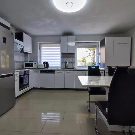 Messezimmer * הנובר